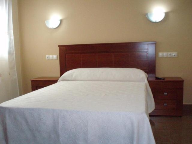 Hostal El Altozano Монтанчес Экстерьер фото